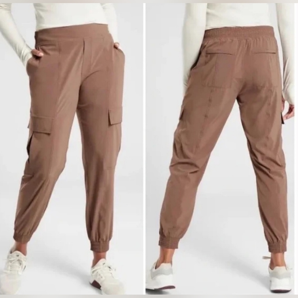 ATHLETA Chelsea Utility Cargo Jogger Pants Pockets - Women's Size 4 In Taupe